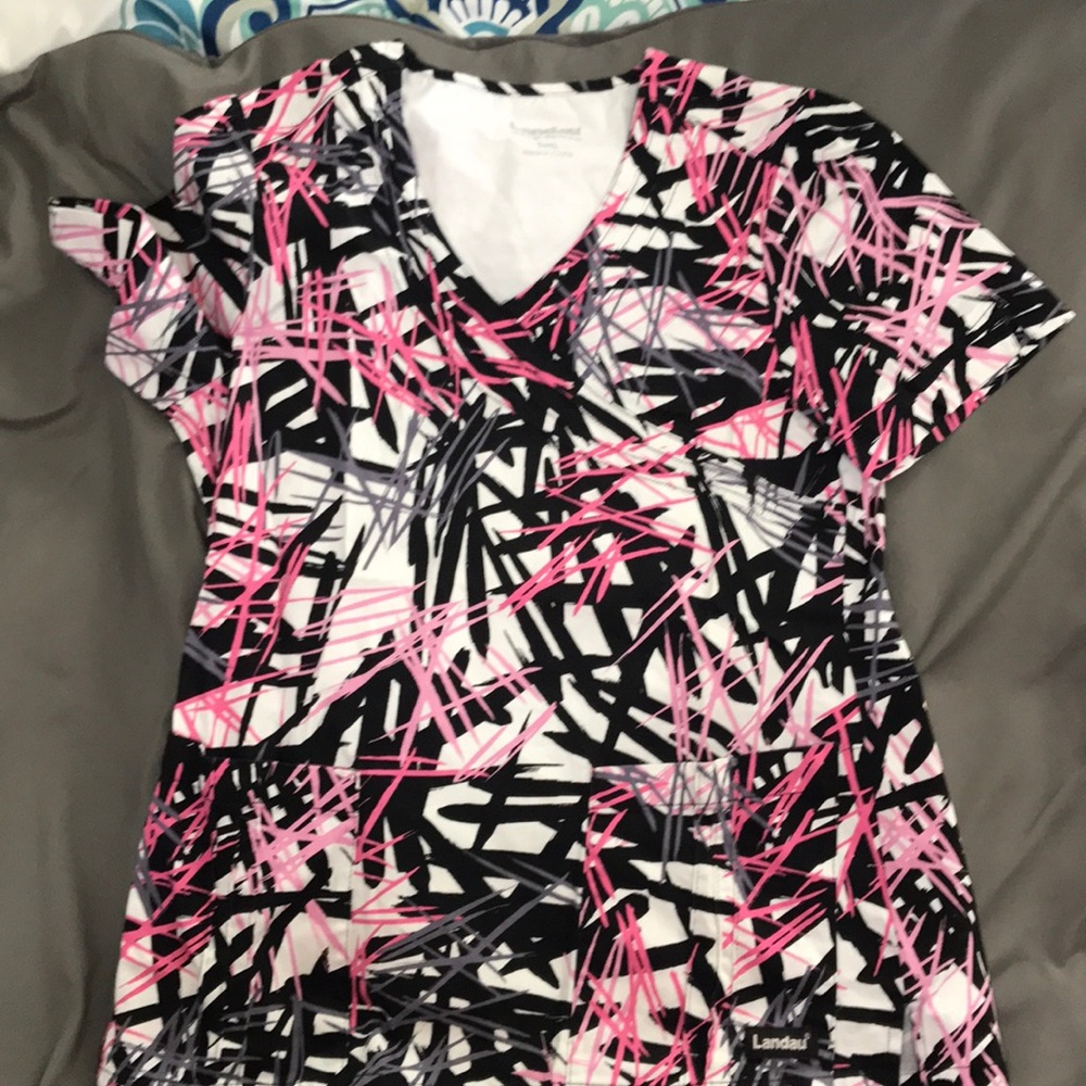 Landau scrub top